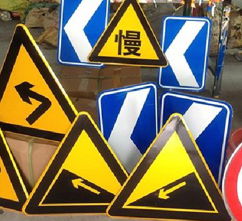 甘洛标识标牌中颜色的确定是很重要的。